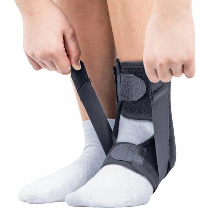 Orteza de glezna mobila cu suport elastic, pentru copii, Triamed Malleofix Plus Junior, SRT331, Universal, Negru